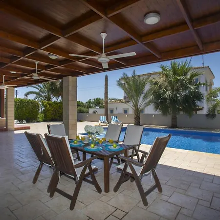 Your Beautiful Holiday Villa Close To The Beach, Protaras Villa 1451 וילה